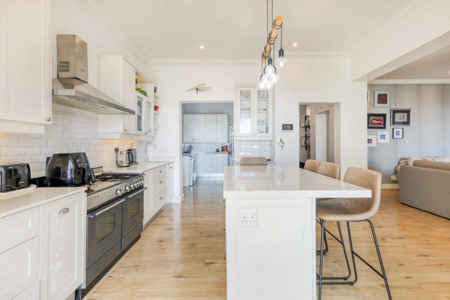 4 Bedroom Property for Sale in Oranjezicht Western Cape